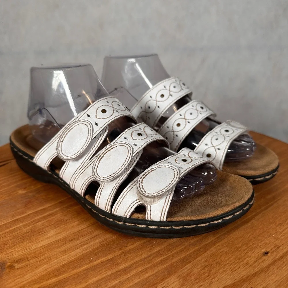 Clarks Slide Sandals Women 7.5 White Leather Good Triple Strap Adjustable Boho